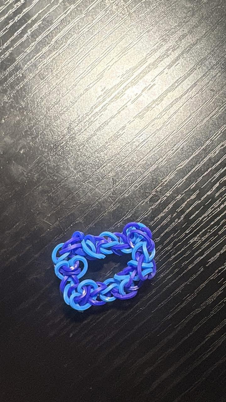 2 shades of blue